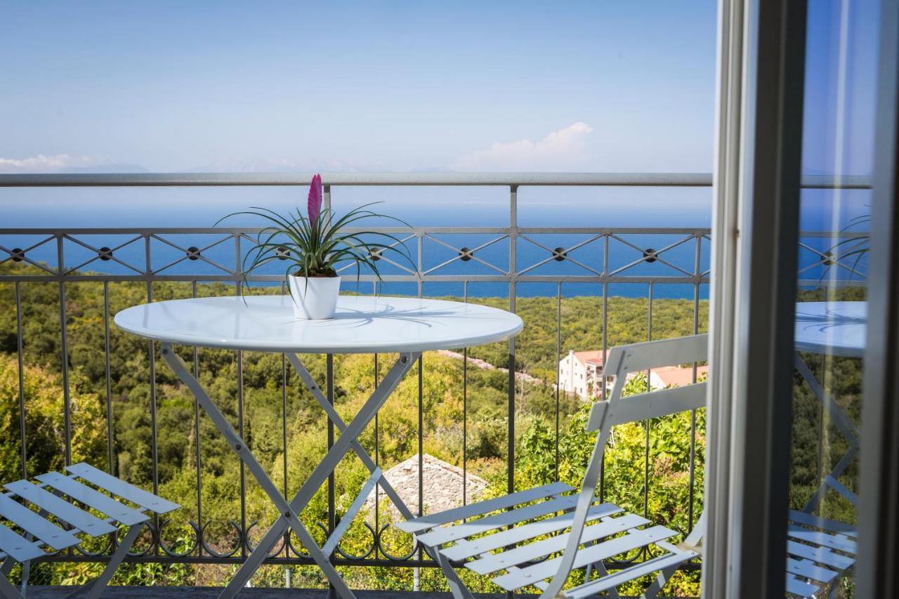 Villa Andromahi Фискардон Экстерьер фото