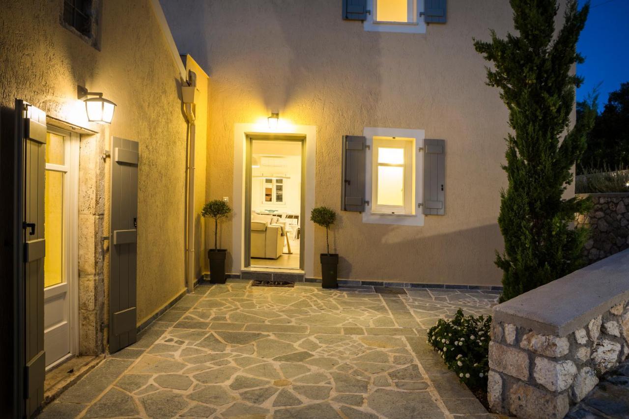 Villa Andromahi Фискардон Экстерьер фото